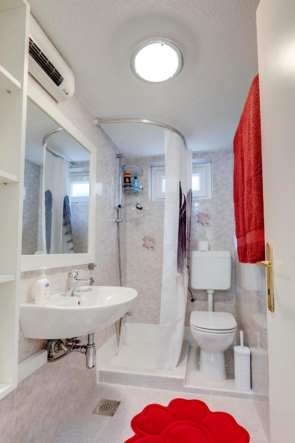 Apartma Valentina Apartment Pobegi ภายนอก รูปภาพ