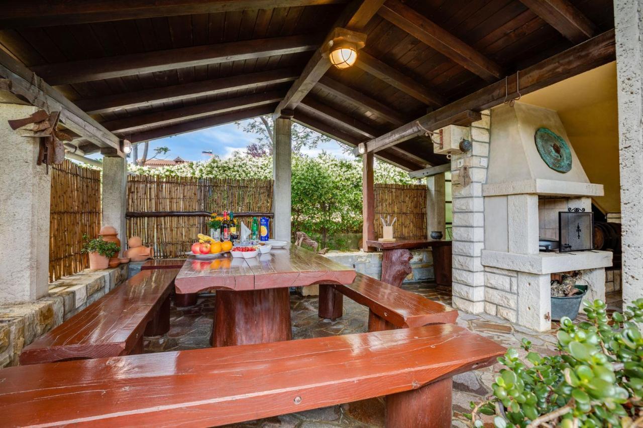 Apartma Valentina Apartment Pobegi ภายนอก รูปภาพ